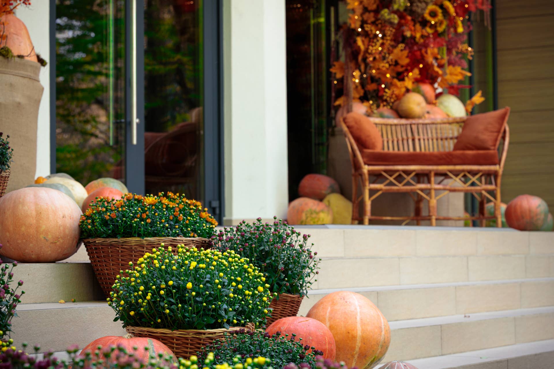 The DIY Pumpkin Arch That Makes Your Home Look Halloween-Ready - Dengarden