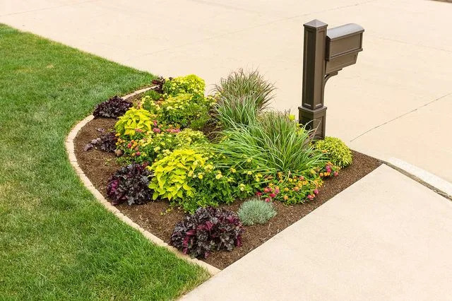 10 Charming Mailbox Garden Ideas That Instantly Boost Curb Appeal