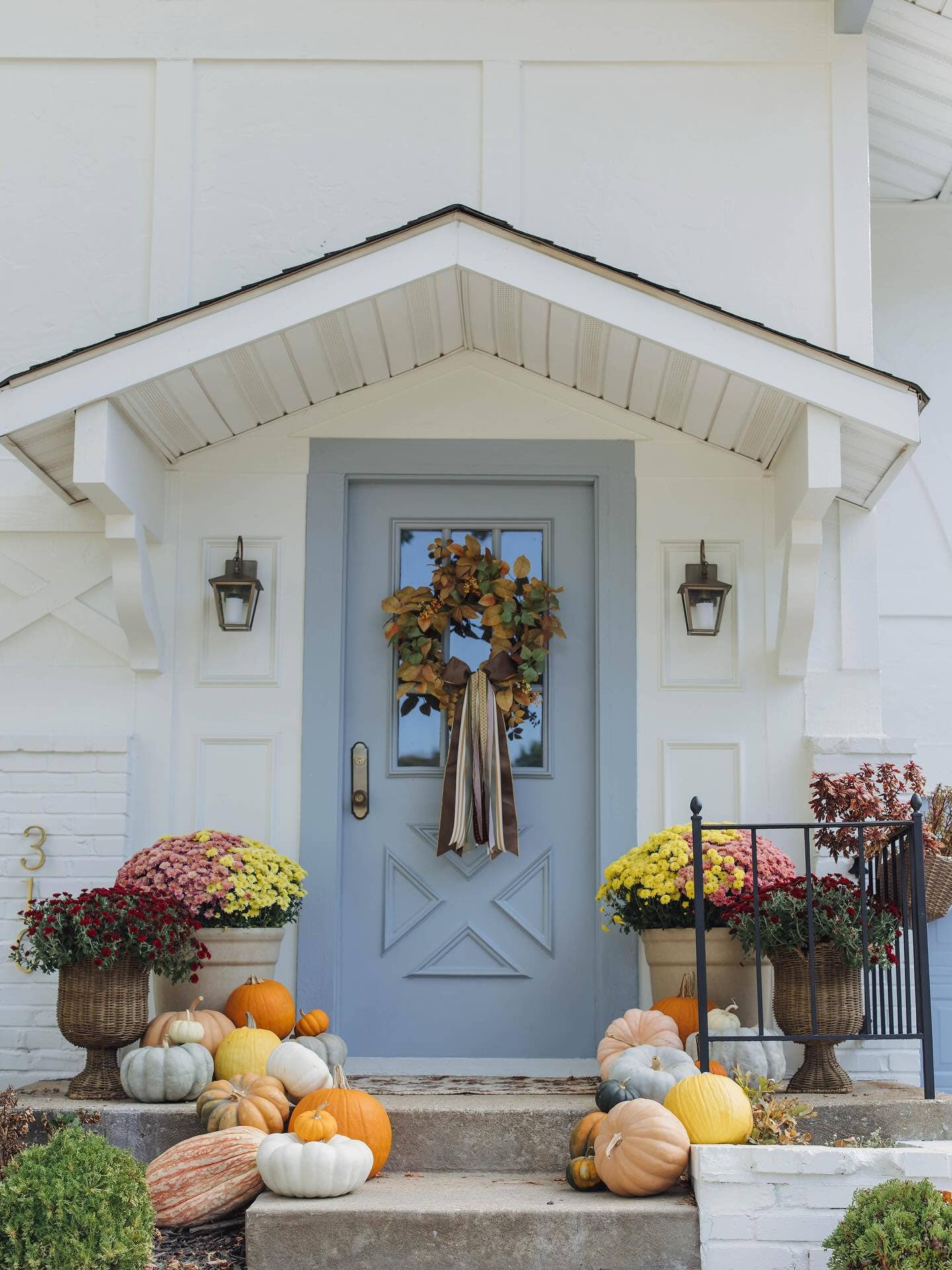 10 Stunning Fall Porch Ideas That'll Work All Season Long - Dengarden