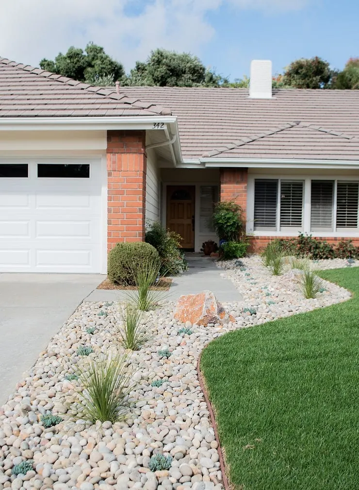 10 Stunning River Rock Front Yard Landscaping Ideas for 2026 (Low Maintenance)