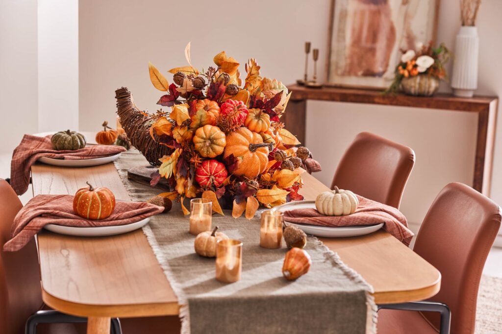 15 Amazing Thanksgiving Décor Ideas For a Festive Home