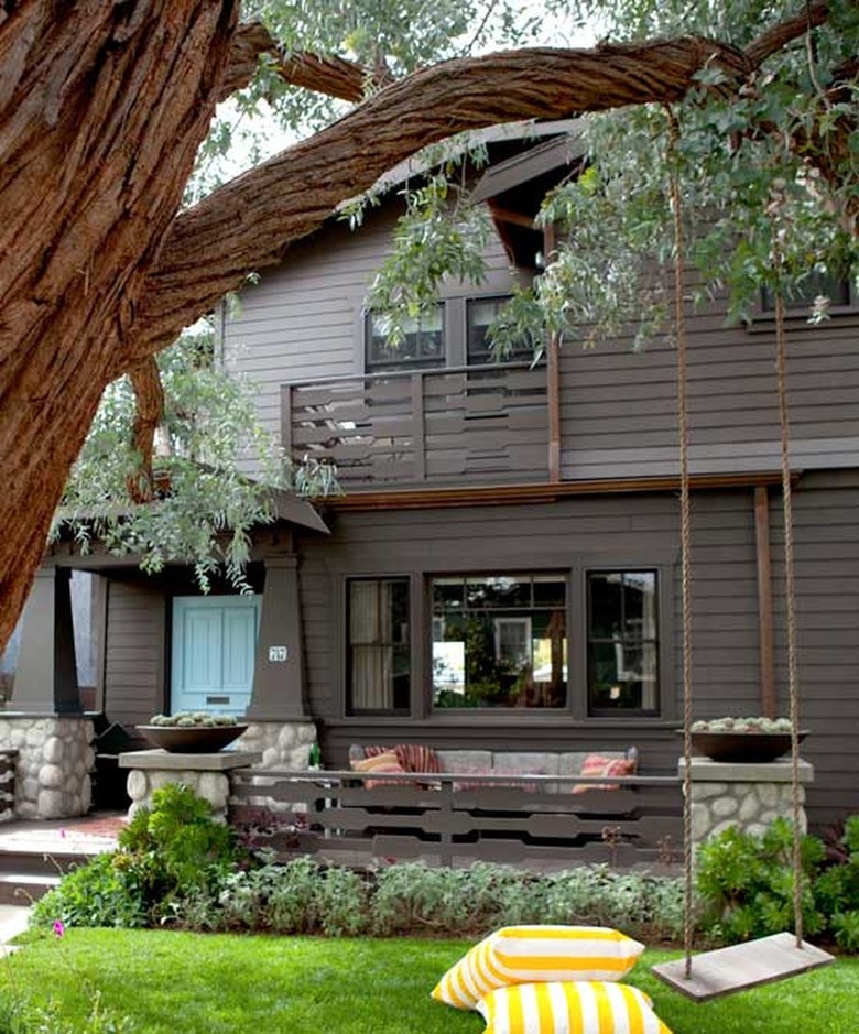 15 Front Door Colors That Go With A Gray House Exterior
