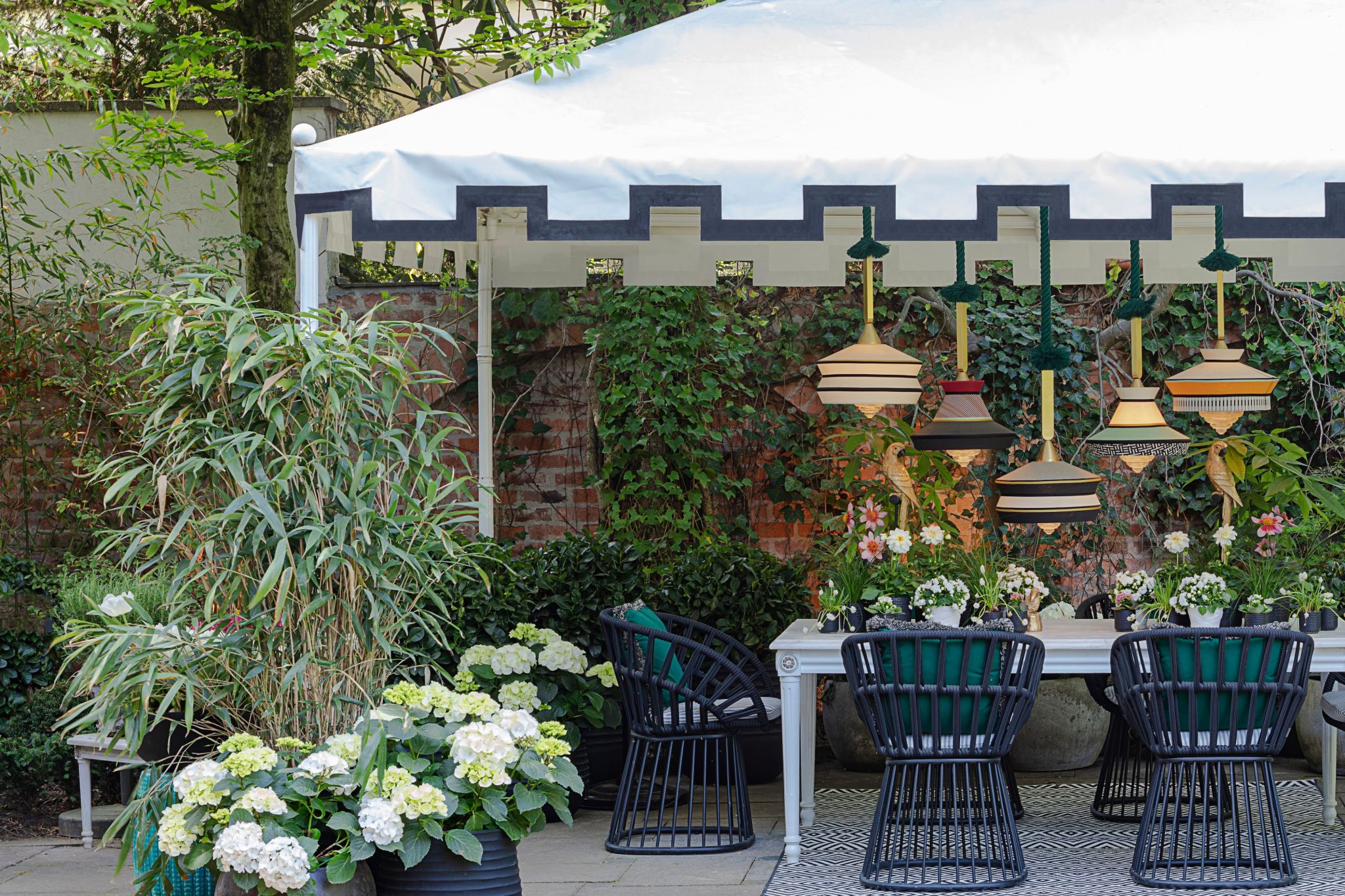 16 Outdoor Pendant Lights That Will Make Indoor-Outdoor Living a Breeze | Architectural Digest