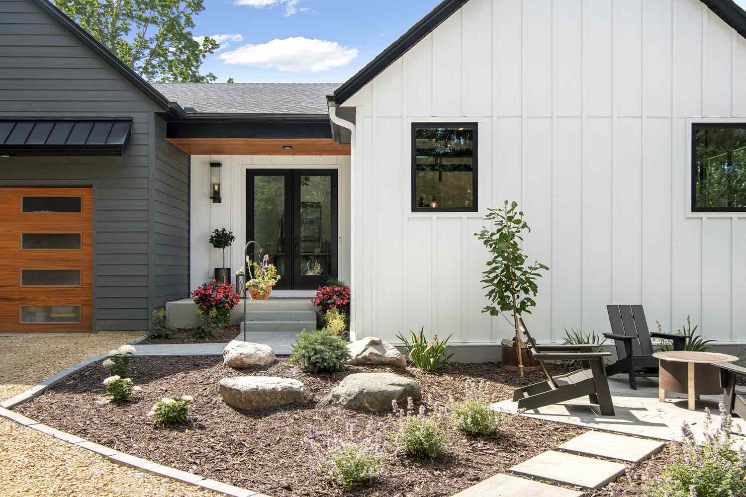 28 Front Yard Landscaping Ideas With Rocks and Mulch