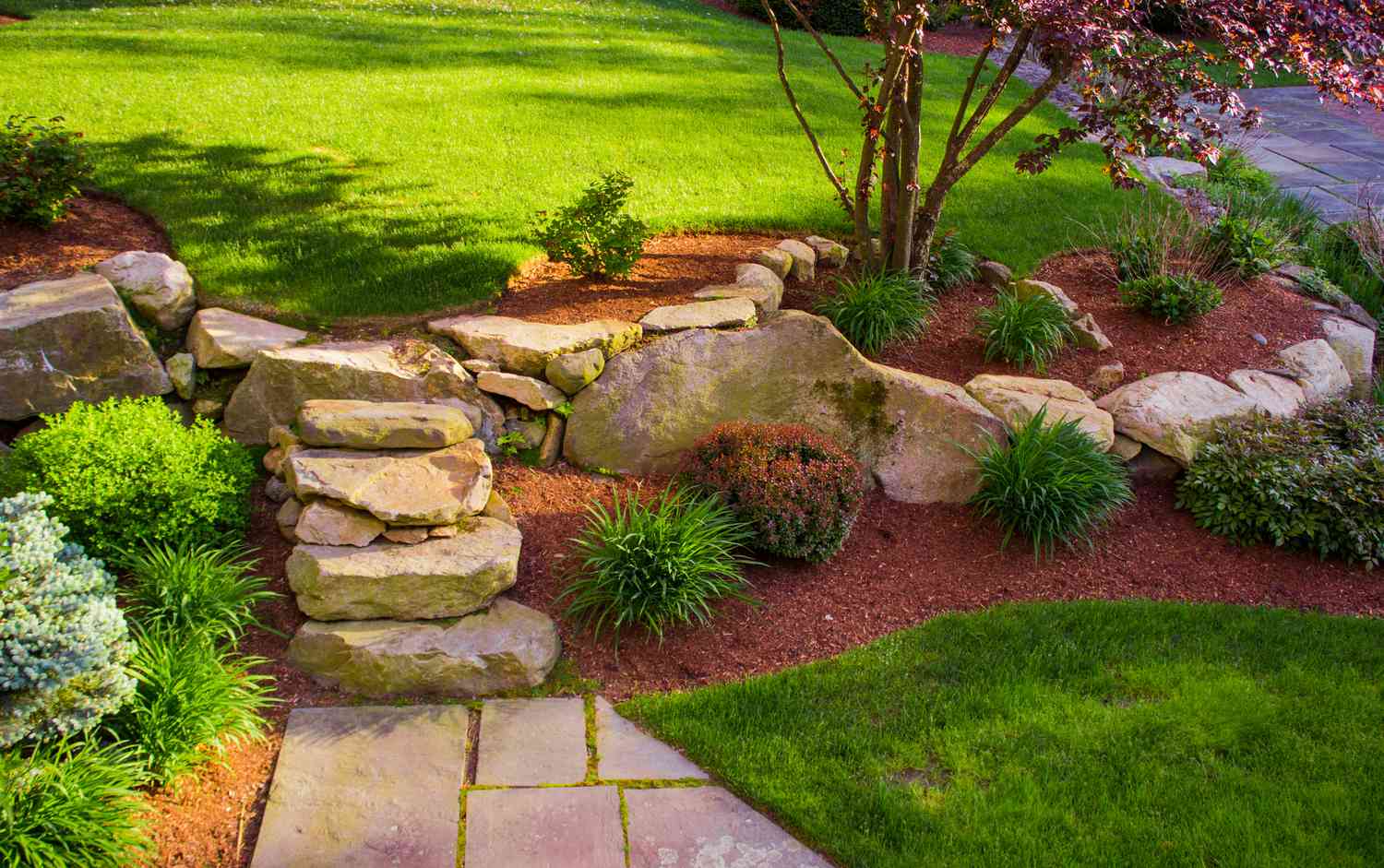 28 Front Yard Landscaping Ideas With Rocks and Mulch