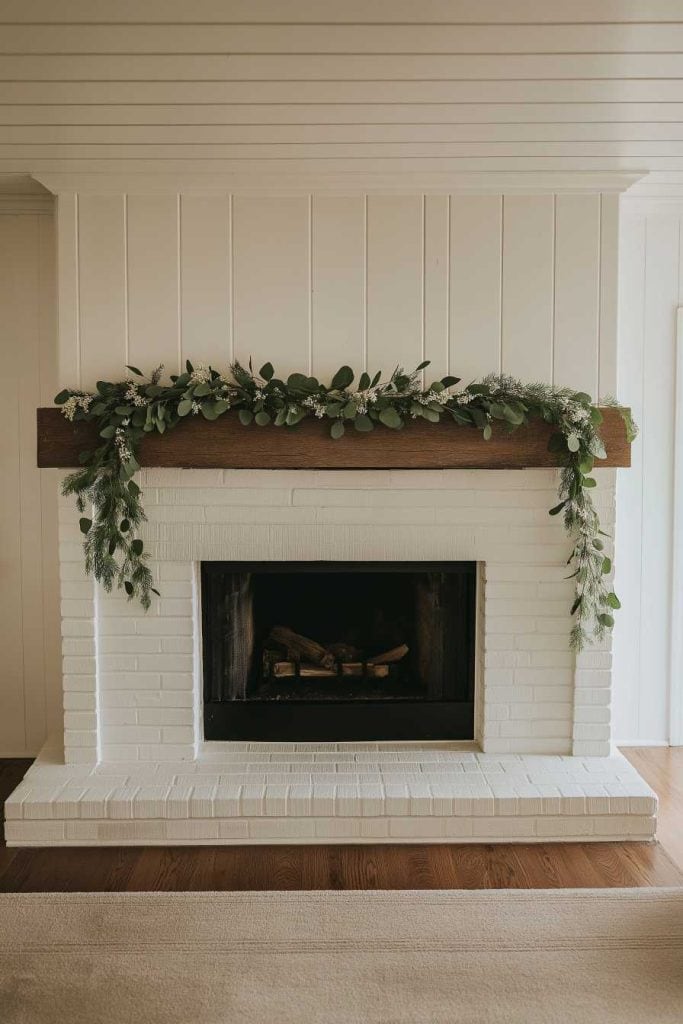40 Fireplace Christmas Garland Ideas To Deck Your Mantel