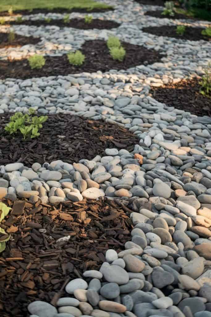 40 River Rock Landscaping Ideas for a Stunning Outdoor Space