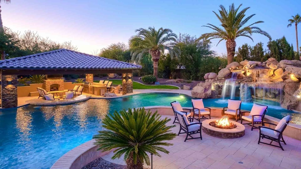 7BR Luxury Oasis w/ Relaxing Lazy River, Basketball, Full Gym & Private Theater - Paradise Valley | Vrbo