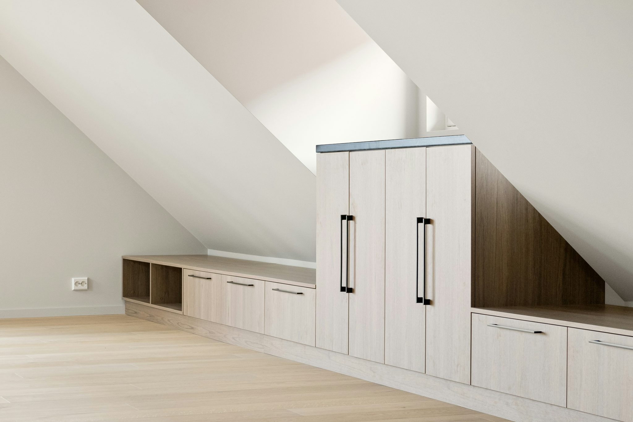 A room with a lot of cabinets in it