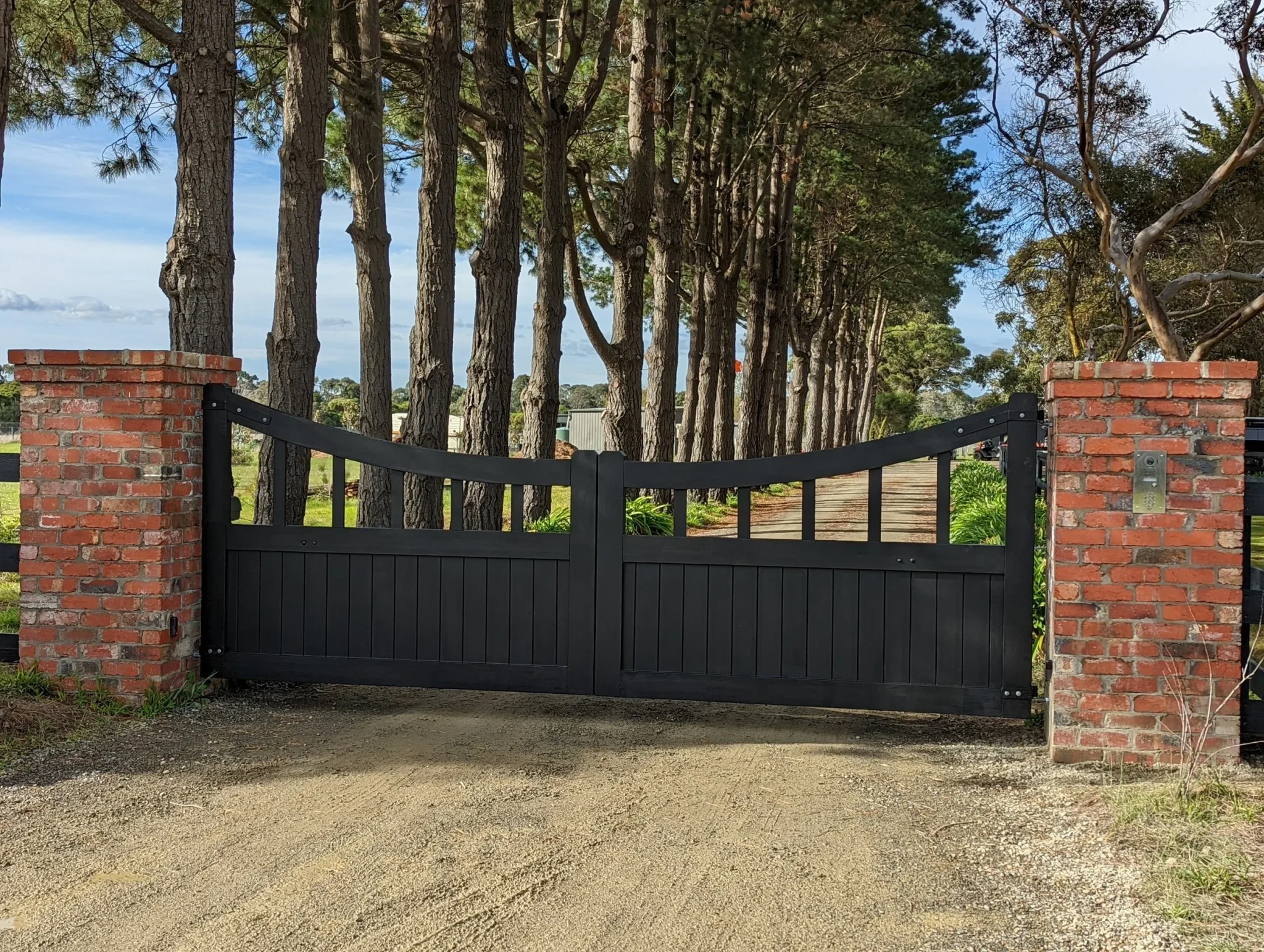 Automatic Timber Gates | Gate Motors | Gate Openers | DIY Gate Motors | Automation | Post and Rail Fencing | Electric Gate Openers | Mornington Peninsula