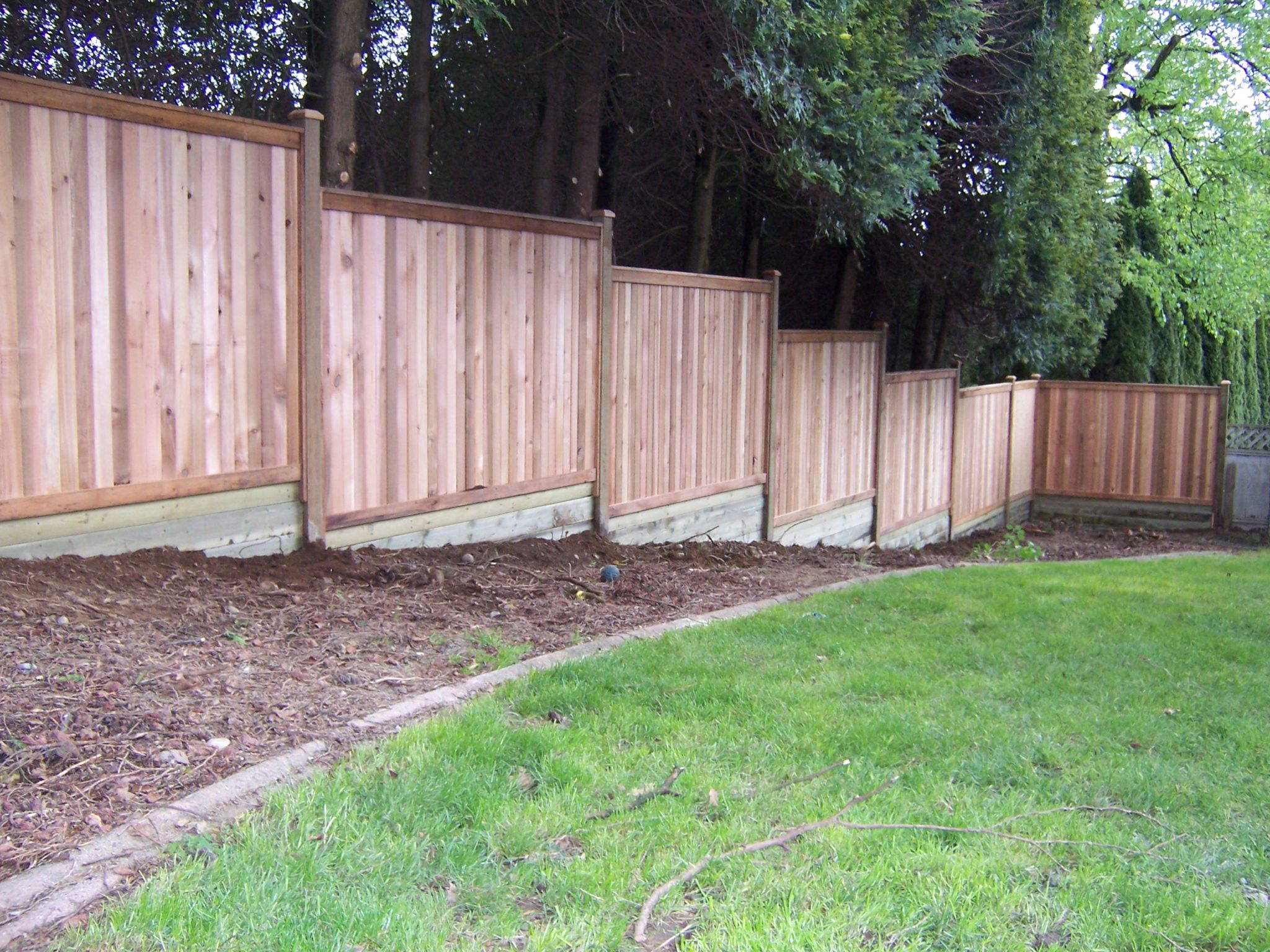 Building a fence on sloped ground. – agfence