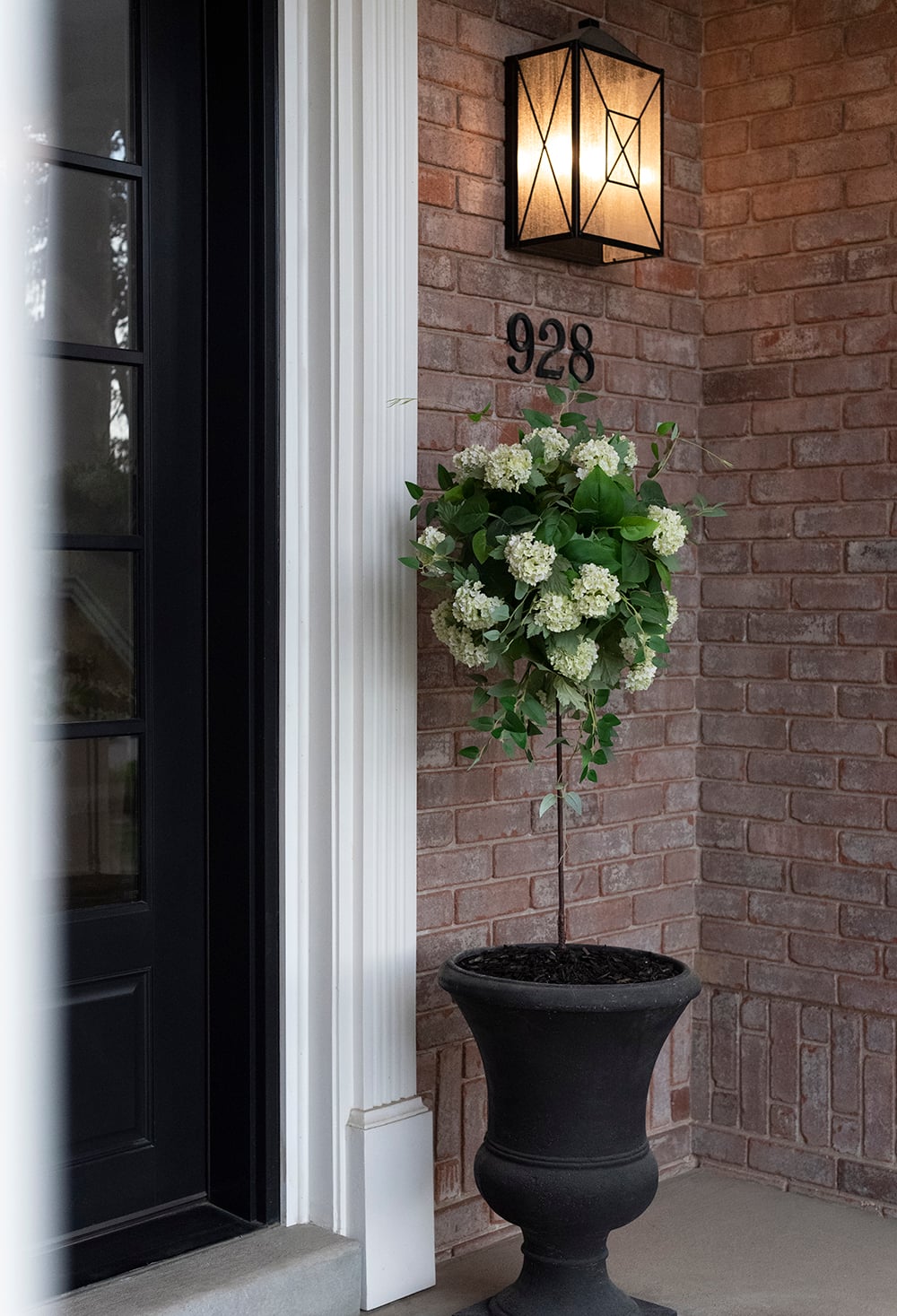 Choosing Timeless Exterior Lighting (A Designer Guide)