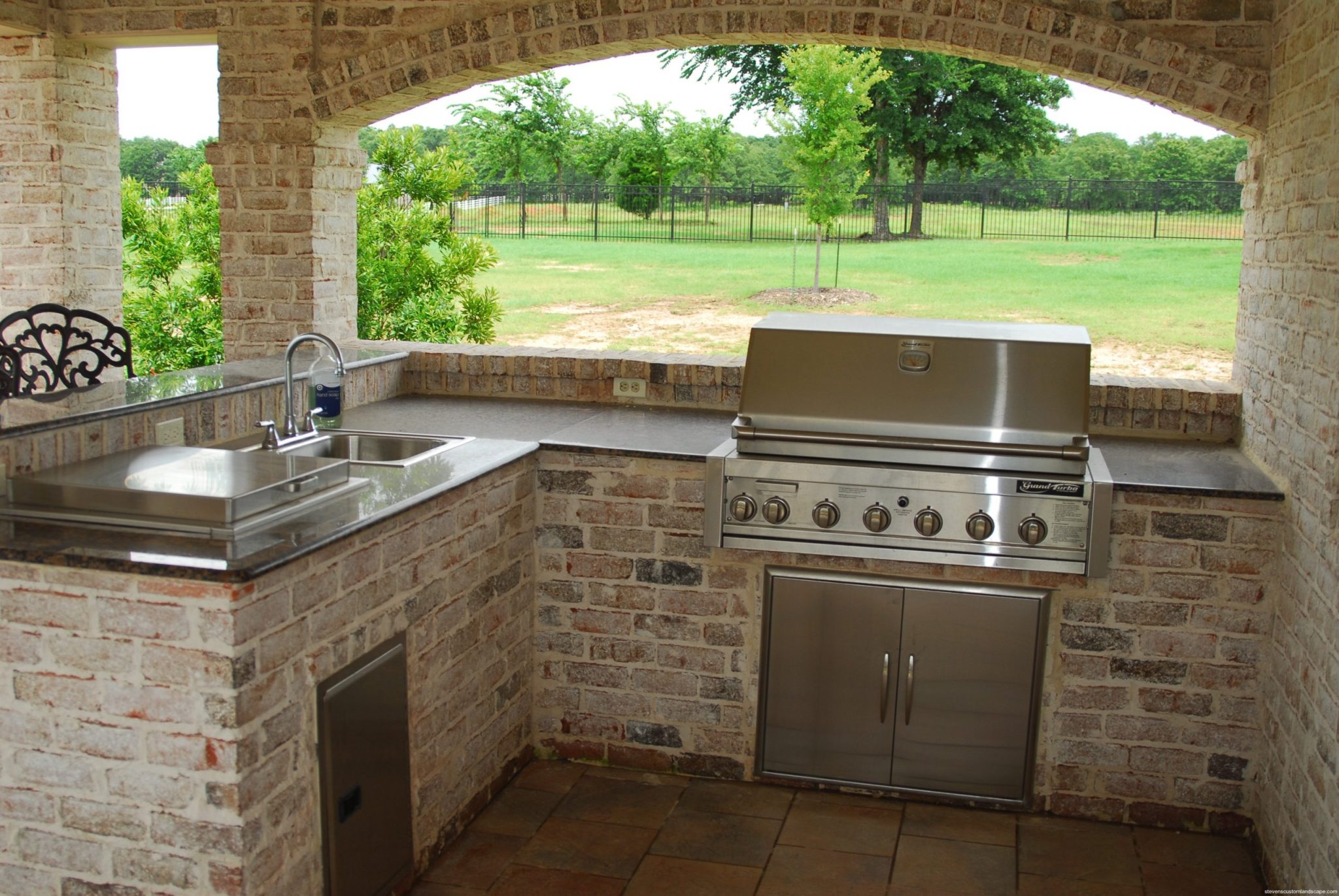 Elevate Your Outdoor Living: Premium Outdoor Kitchens in Houston