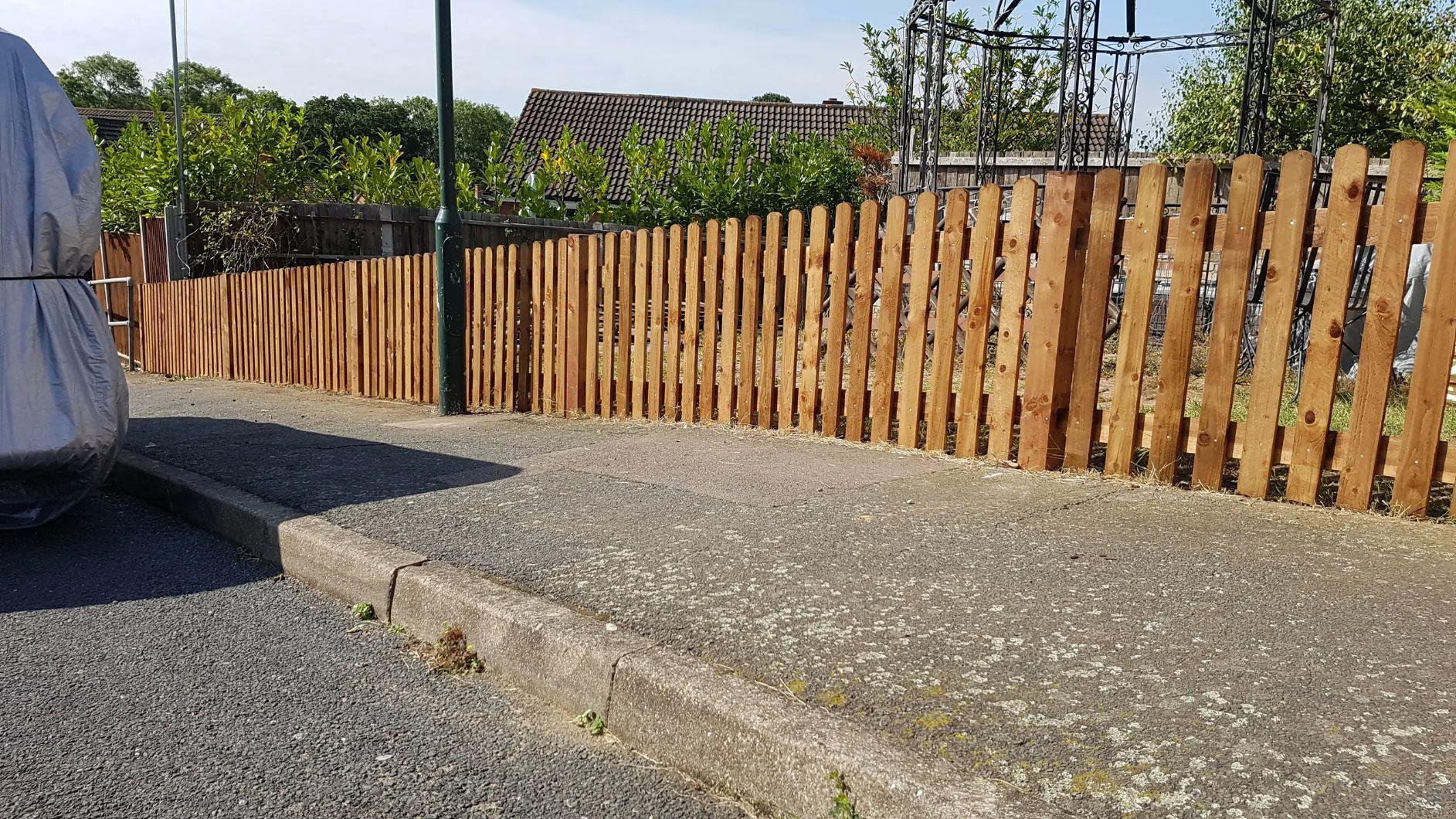 Fencing on a slope