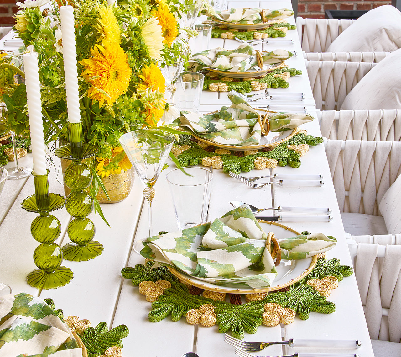 Friendsgiving Decorations: Ideas For Luxe & Laid-Back Parties