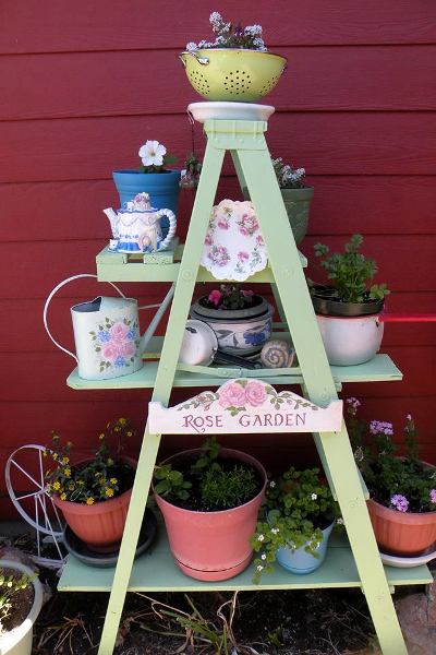 Garden ladder projects you can do! | Flea Market Gardening