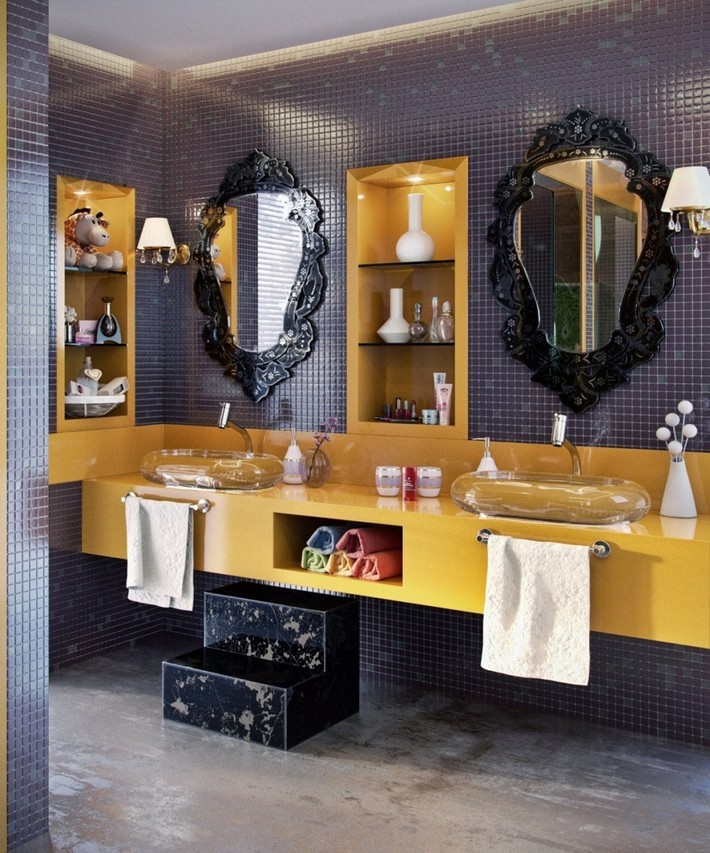 Halloween Bathroom Decor in Gold and Black Tones | Maison Valentina Blog - Maison Valentina Blog