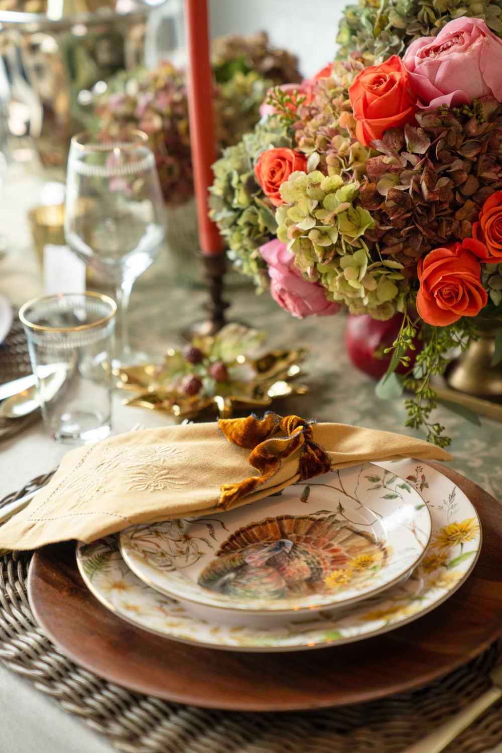 How to Set a Beautiful Thanksgiving Table: Thanksgiving Tablescape and Thanksgiving Table Decor Ideas