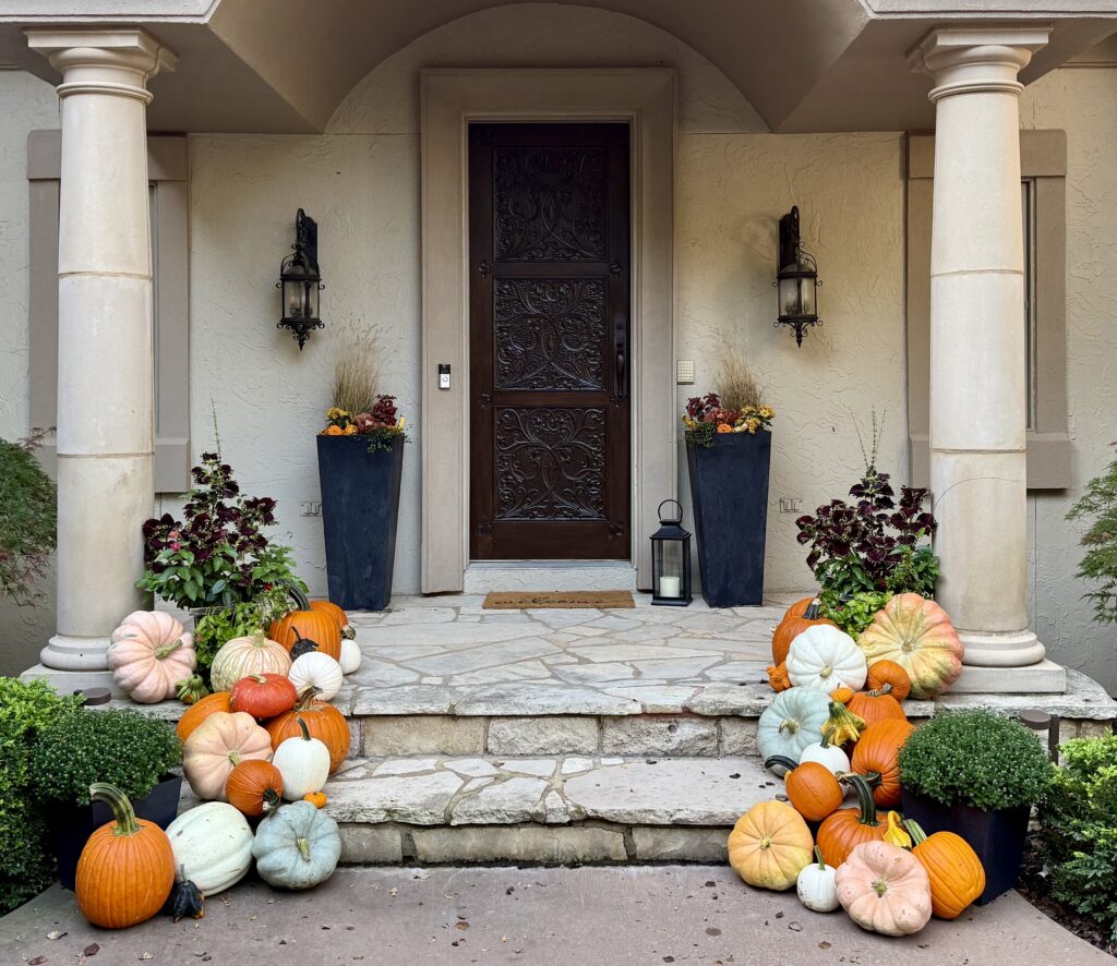 KC Porch Gals | Kansas City Porch Decorating & Pumpkin Delivery
