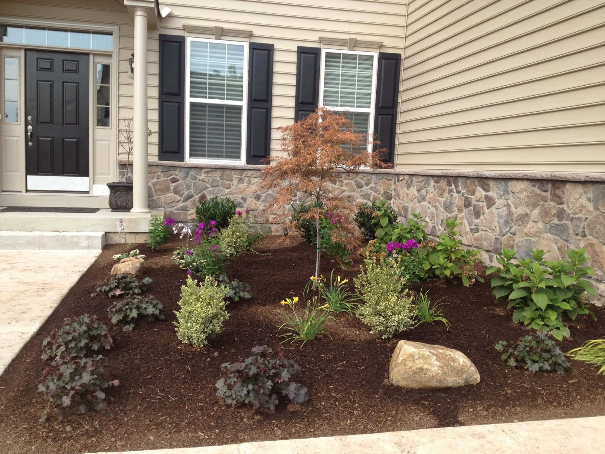 Mulch, Stone or Groundcover for Your Landscape. Which Is Best? | Whitehouse Landscaping