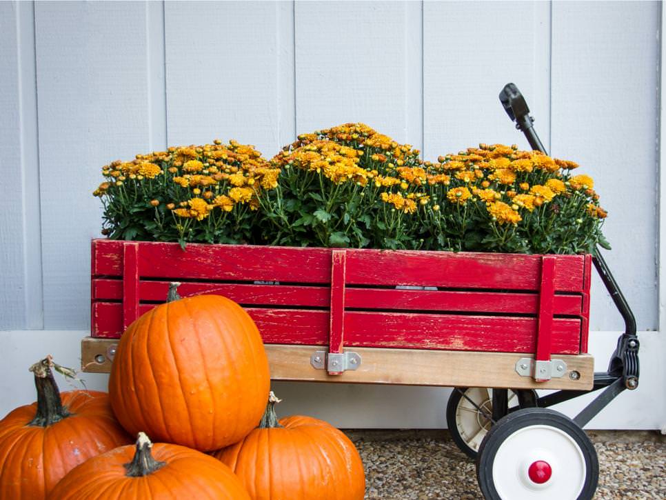 Outdoor Fall Decor - Decorate a Front Porch for Fall! • The Garden Glove