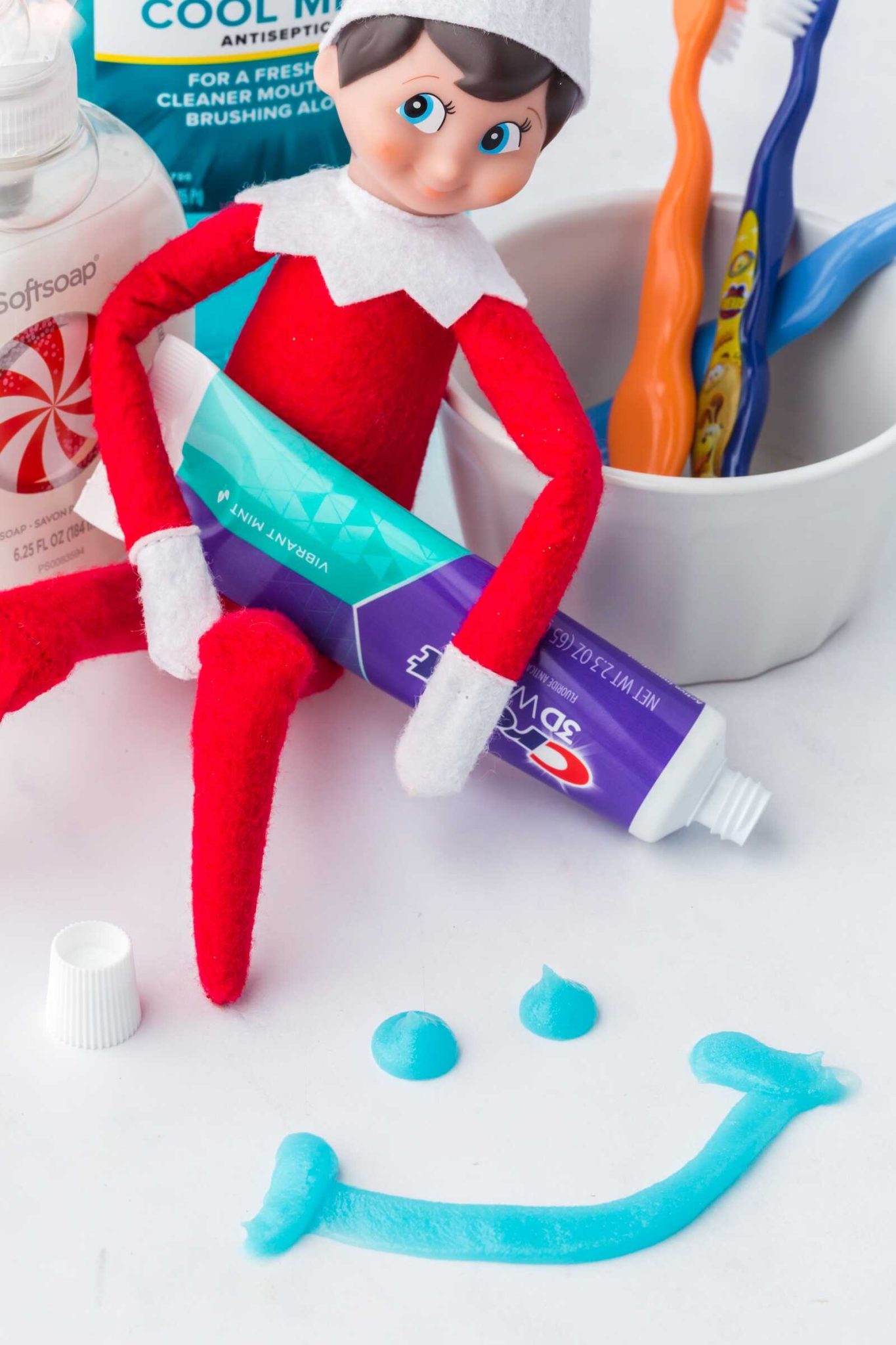 Over 20 Easy and Last Minute Elf on the Shelf Ideas for Lazy Parents - mommychristmas.com