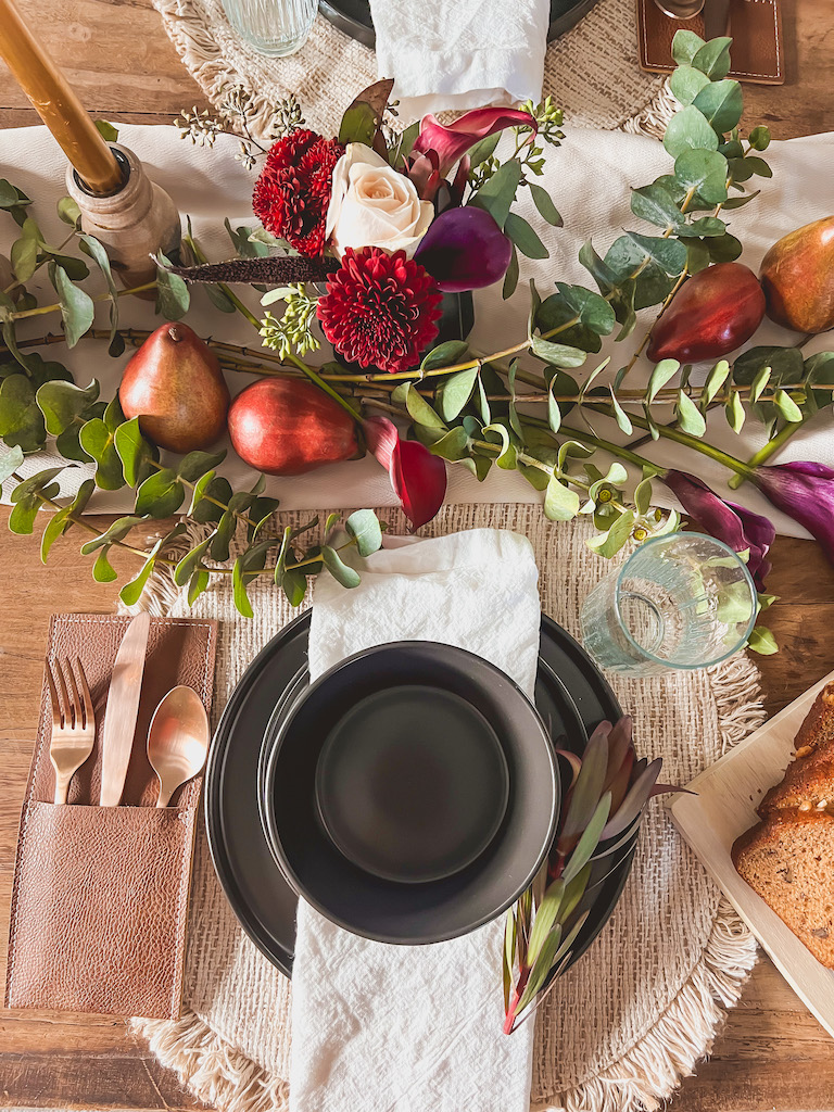 Simple Thanksgiving Table Decor -