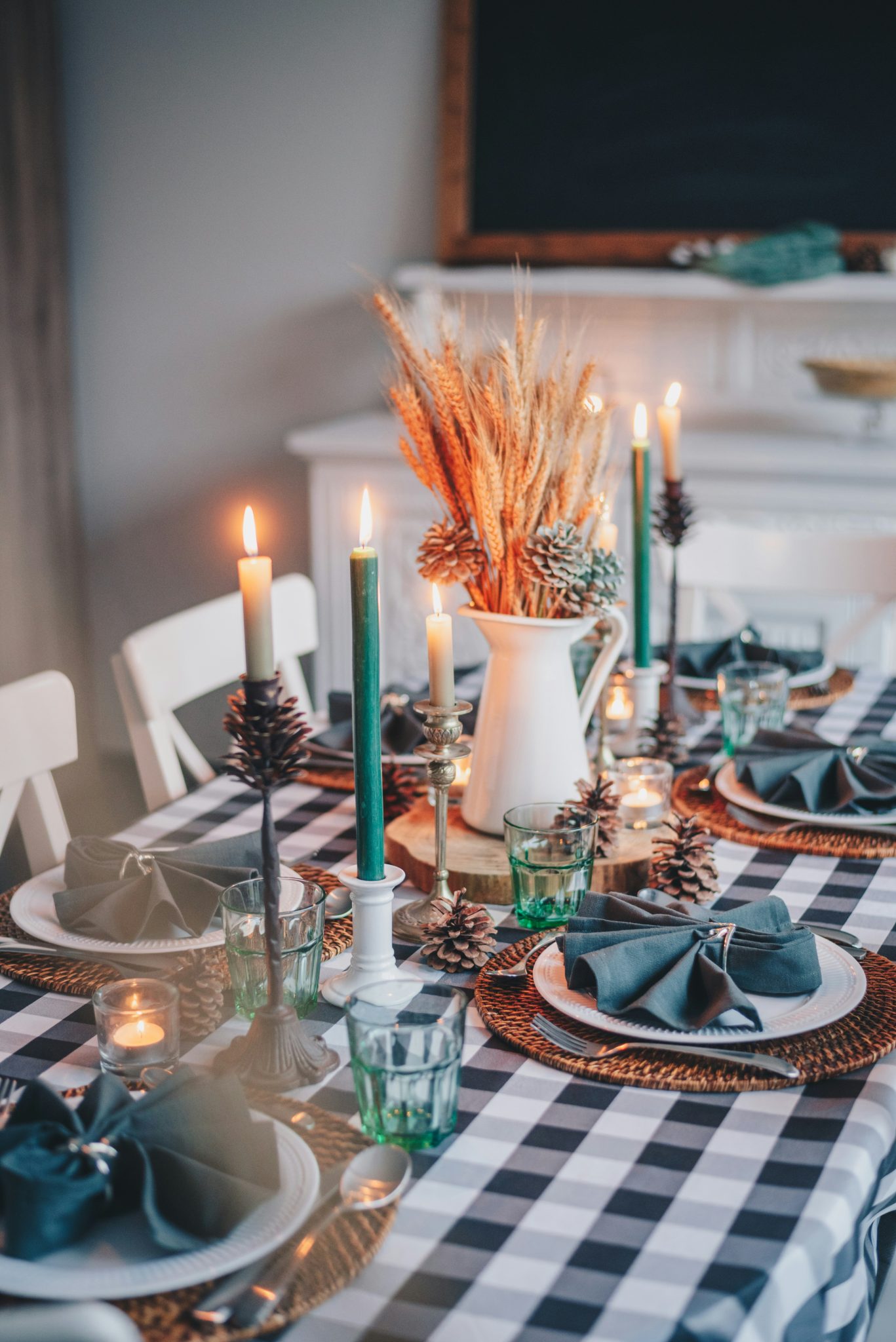 Thanksgiving is my favorite holiday of the year. The coziness of the candles, people gathered around the table, pumpkin pie. Those are the moment that we wish could last forever. There's so much to be