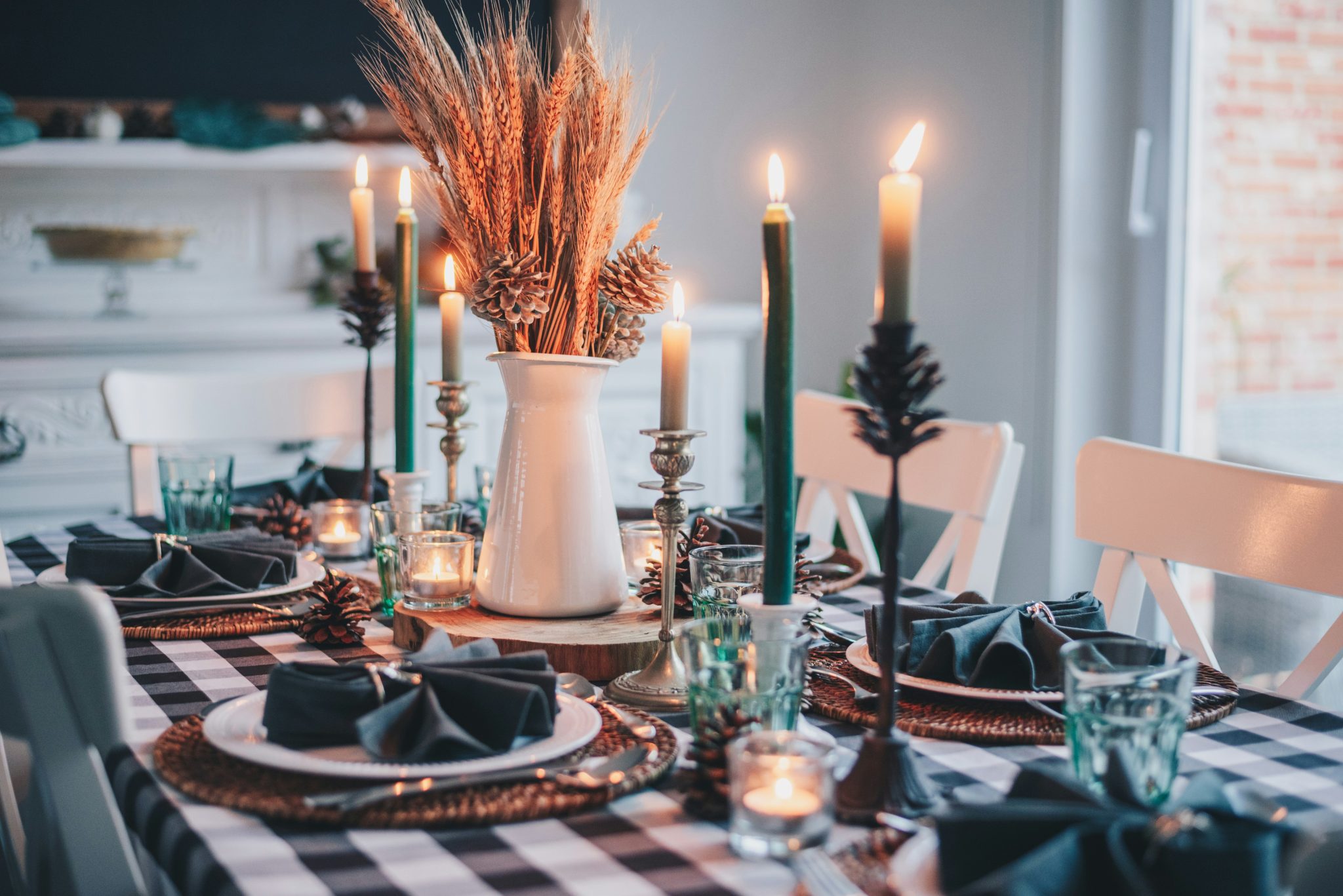 Thanksgiving is my favorite holiday of the year. The coziness of the candles, people gathered around the table, pumpkin pie. Those are the moment that we wish could last forever. There's so much to be
