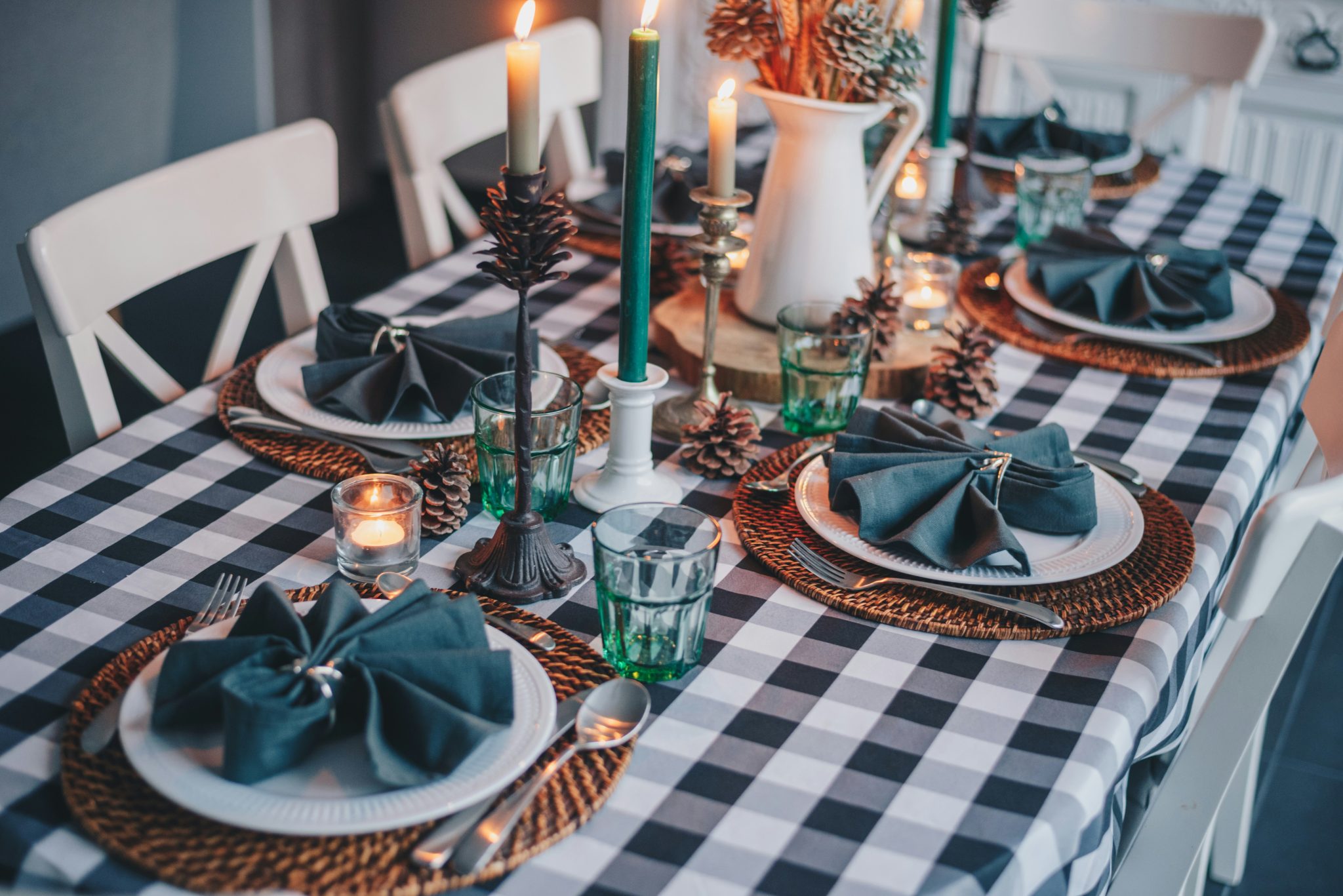 Thanksgiving is my favorite holiday of the year. The coziness of the candles, people gathered around the table, pumpkin pie. Those are the moment that we wish could last forever. There's so much to be