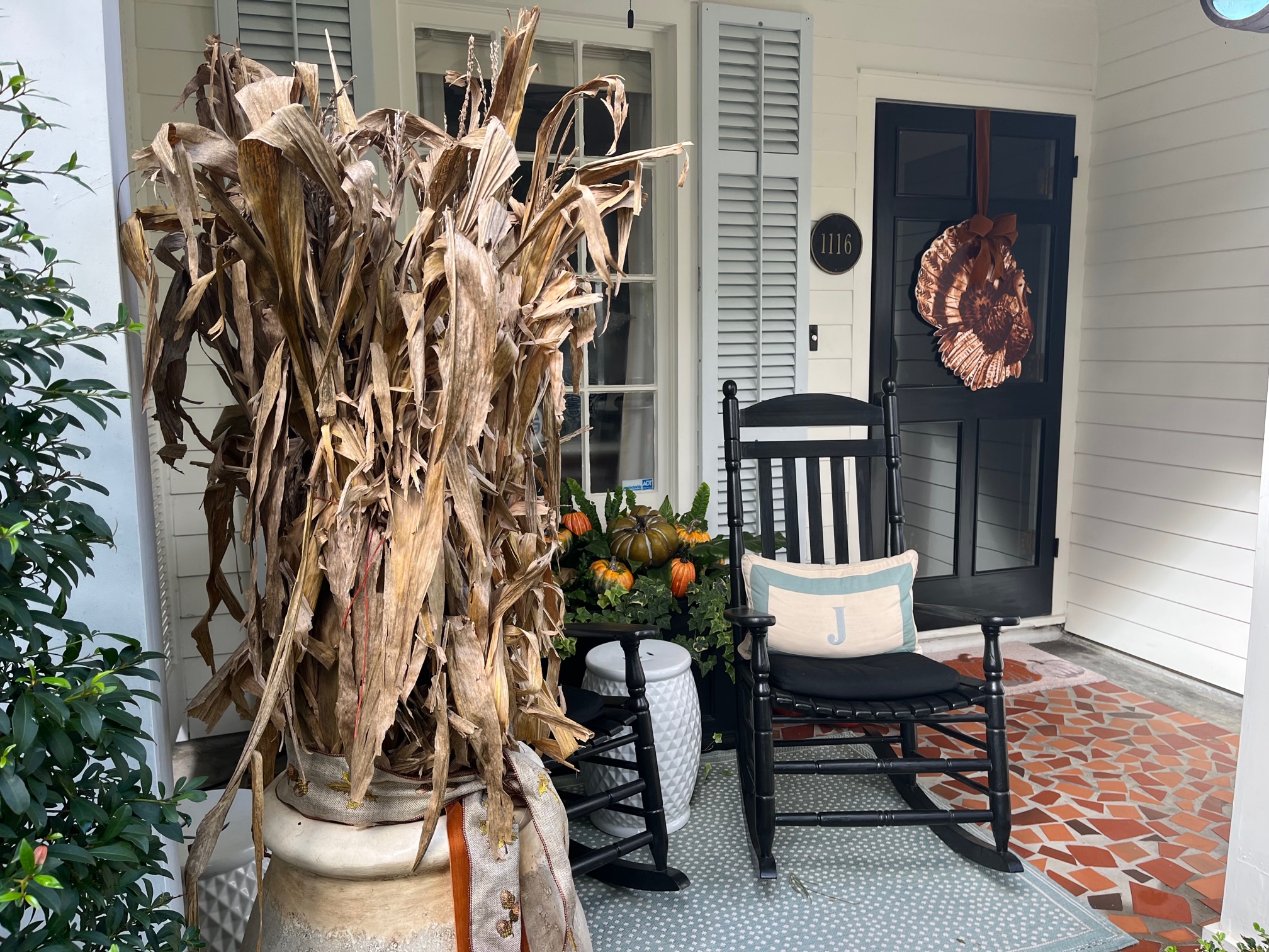 The Uptown Acorn: Thanksgiving 2022 {Acorn Cottage: My Fall Front Porch}