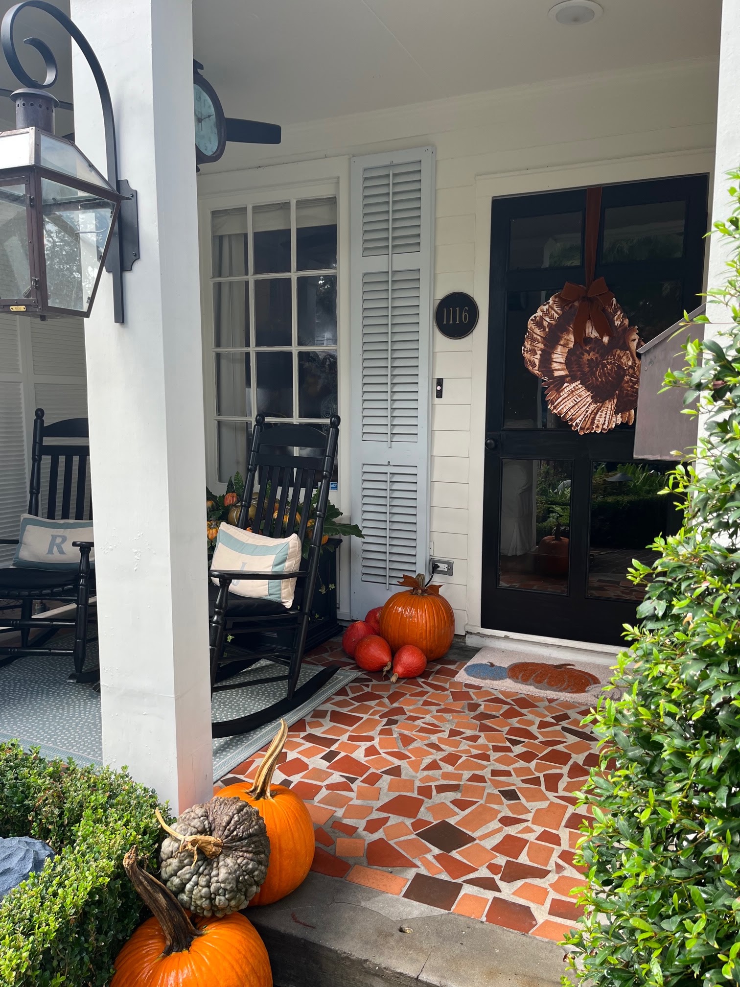 The Uptown Acorn: Thanksgiving 2022 {Acorn Cottage: My Fall Front Porch}