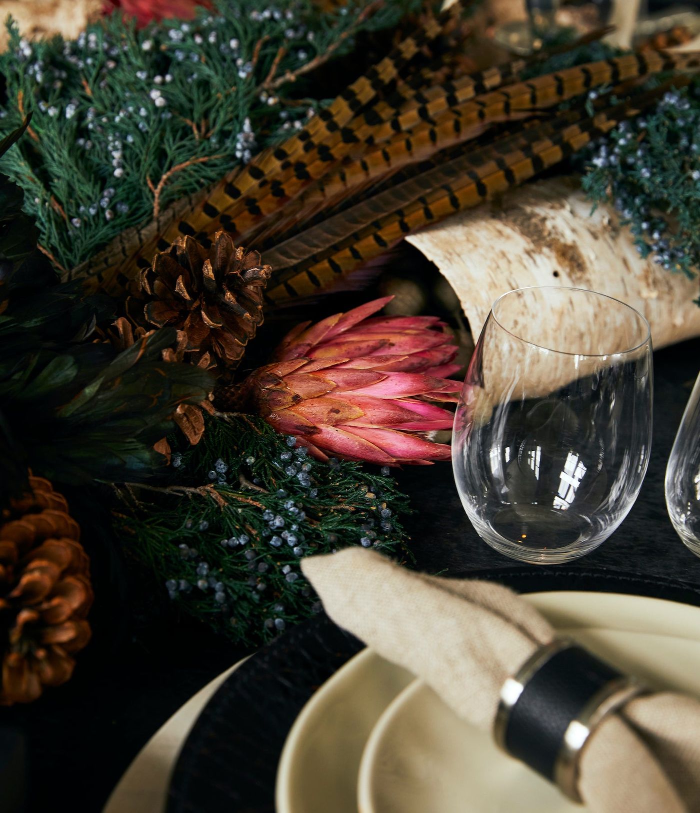 10 Styling Secrets For A Timeless Holiday Tablescape