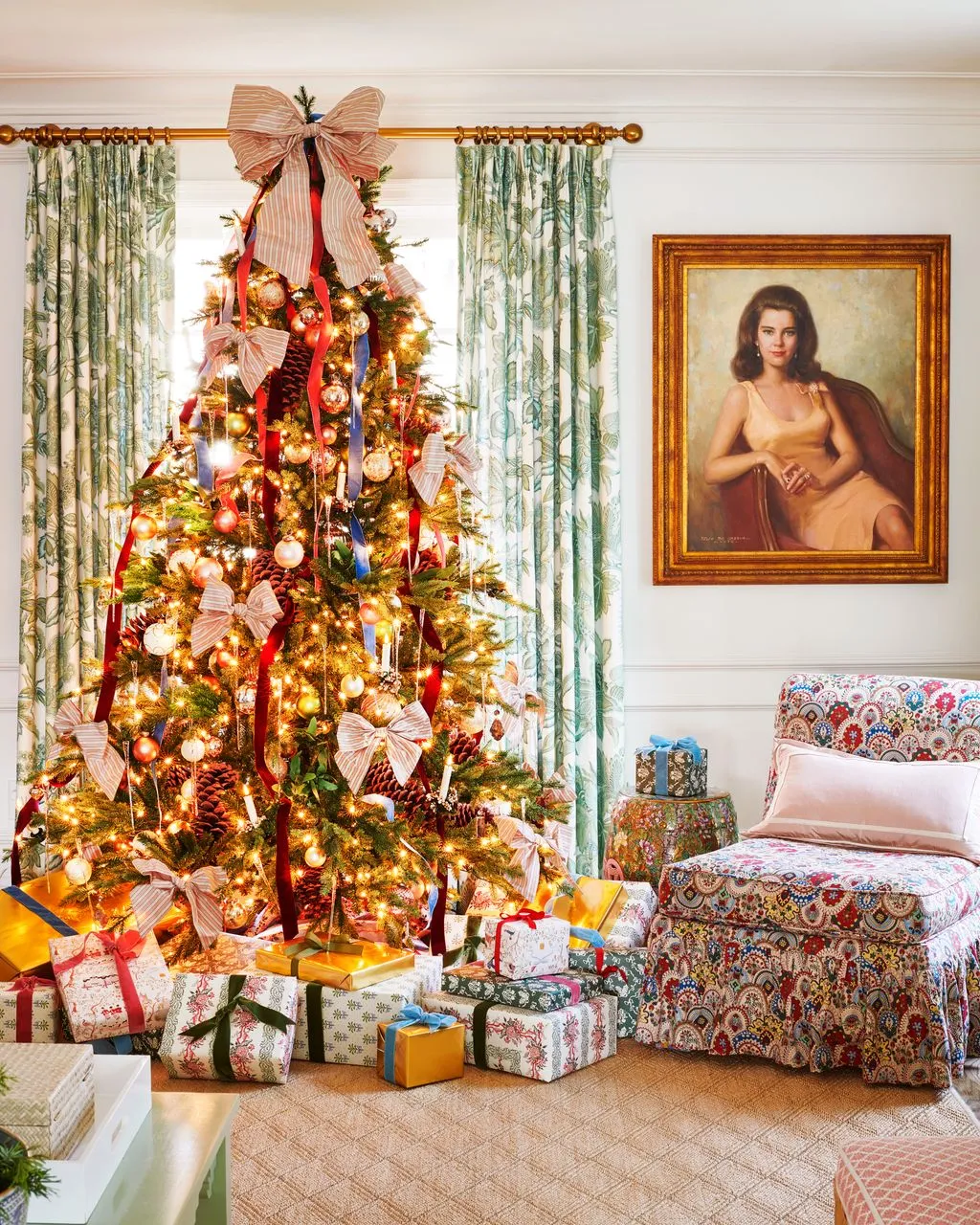 11 Chic Christmas Tree Decorating Ideas, From a Denim-Inspired Palette to  Ornament-Free Elegance | Architectural Digest