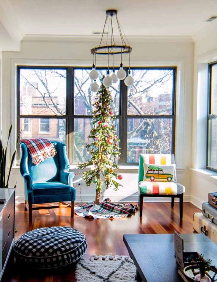 11 Christmas Living Room Decor Ideas: Minimalist to Maximalist | Apartment Therapy