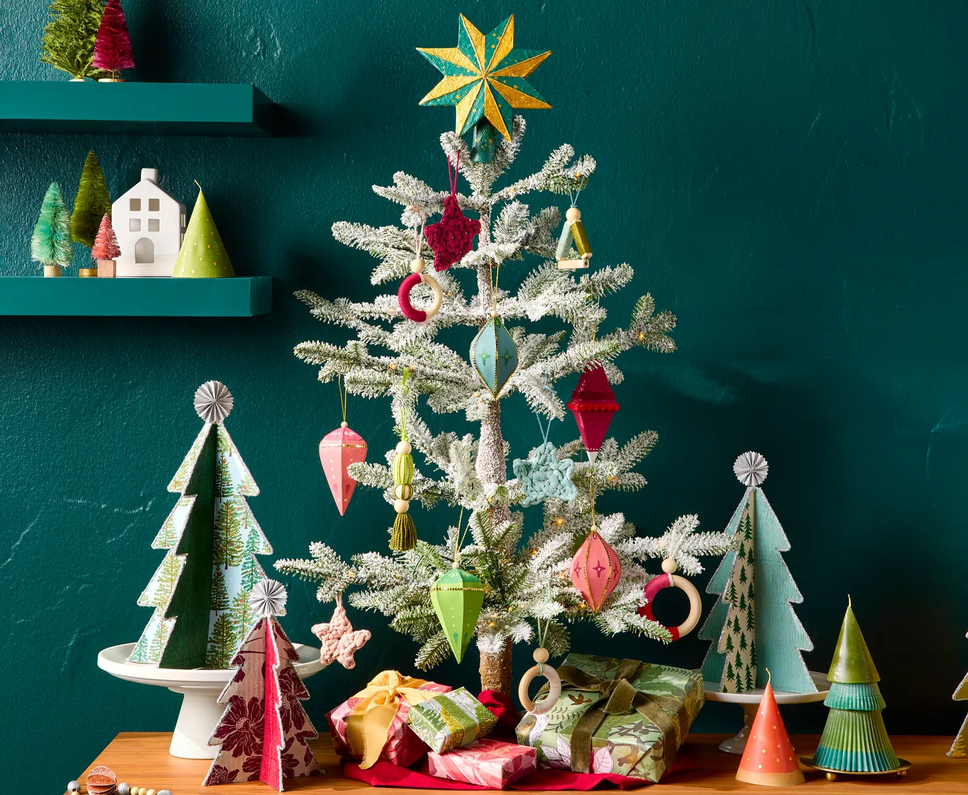 11 Creative Christmas Tree Ideas for Small Spaces