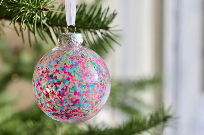 11 Creative Ways to Fill Clear Christmas Ornaments | Hometalk