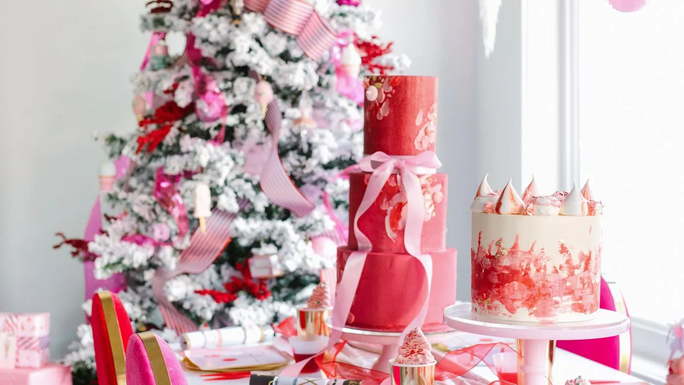 13 Christmas Table Setting Ideas That Will Enchant Your Guests