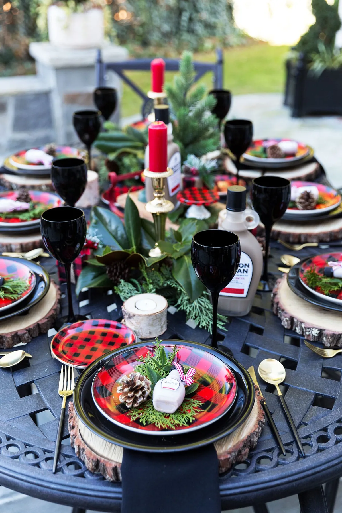 14 Festive Holiday Tablescapes to Inspire You! - Pizzazzerie
