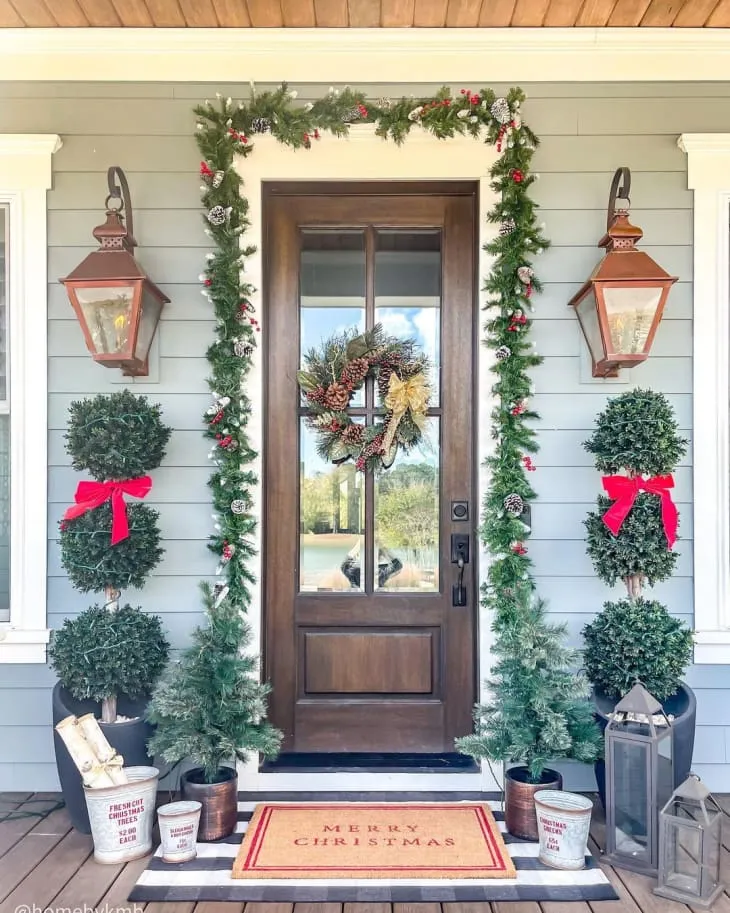 15 Christmas Door Decoration Ideas (With Inspiring Photos) | Apartment Therapy
