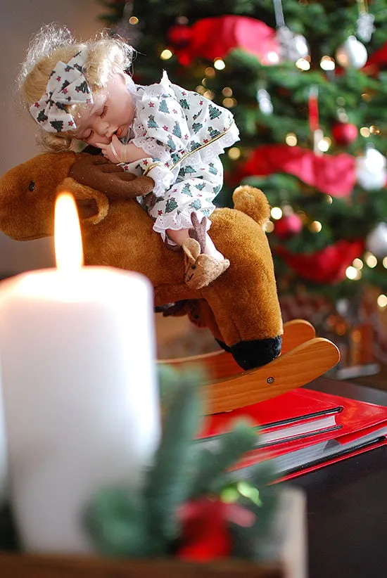 20 Traditional Christmas Tree Ideas, Decorations and Ornaments! (With Home Tours!) • The Budget Decorator