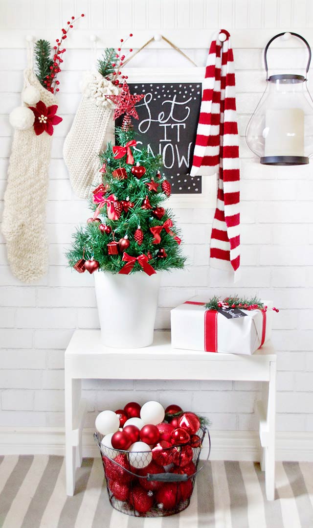 20 Traditional Christmas Tree Ideas, Decorations and Ornaments! (With Home Tours!) • The Budget Decorator