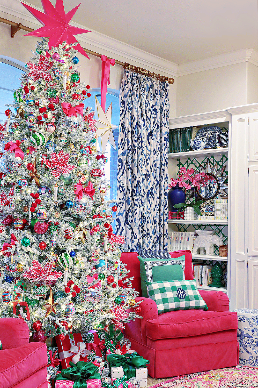 2023 CHRISTMAS HOME TOUR || CHRISTMAS TREE AND LIVING ROOM | Dimples and Tangles