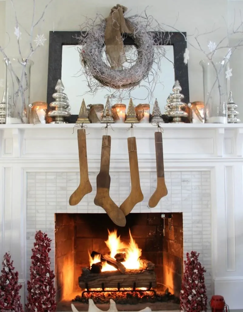 21-Christmas Fireplace Decor Ideas By Interior Designers -
