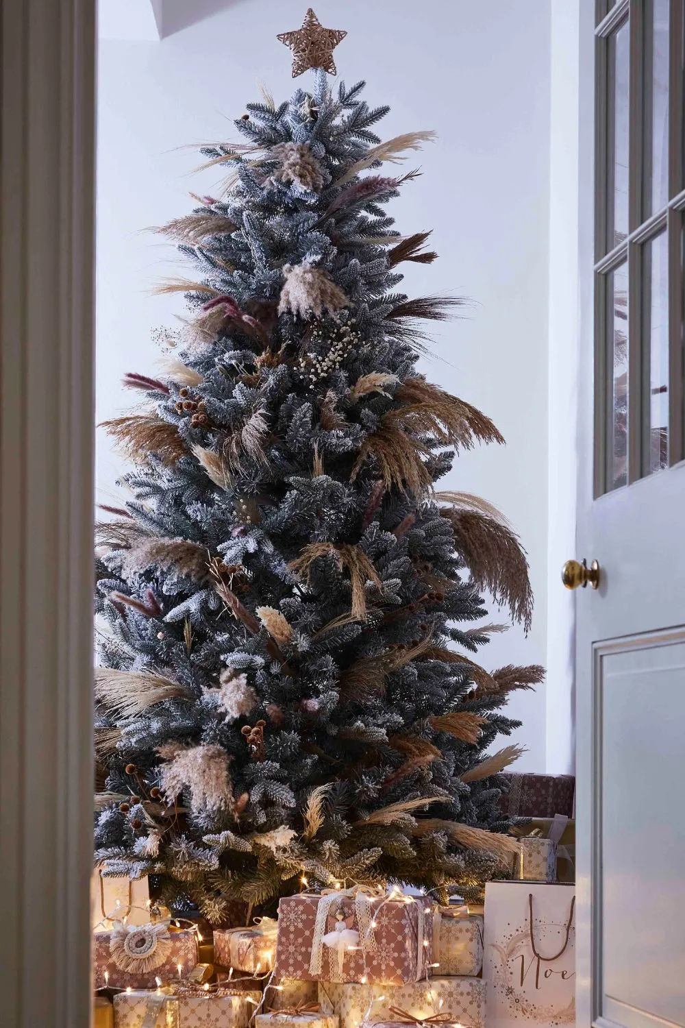 25 Christmas Tree Trends, Themes and Ideas 2025