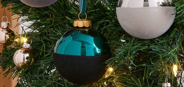 26 Christmas Color Palette Ideas - Star Paint