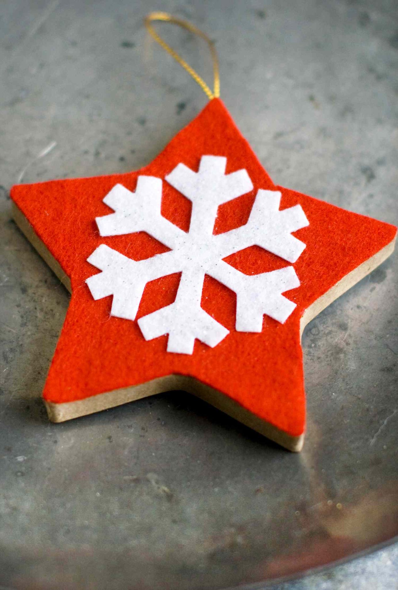 28 DIY Felt Ornaments for a Festive Christmas Tree
