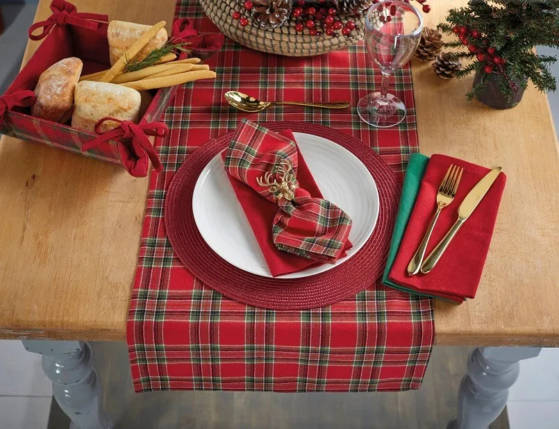3 Red and Green Festive Table Decorating Ideas | Archi-living.com - Web Magazine by Architects and Designers