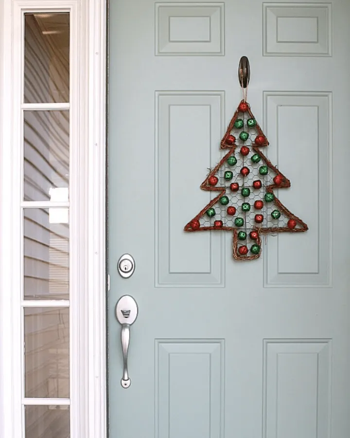 30 simple DIY Christmas front door decor ideas for modern touch