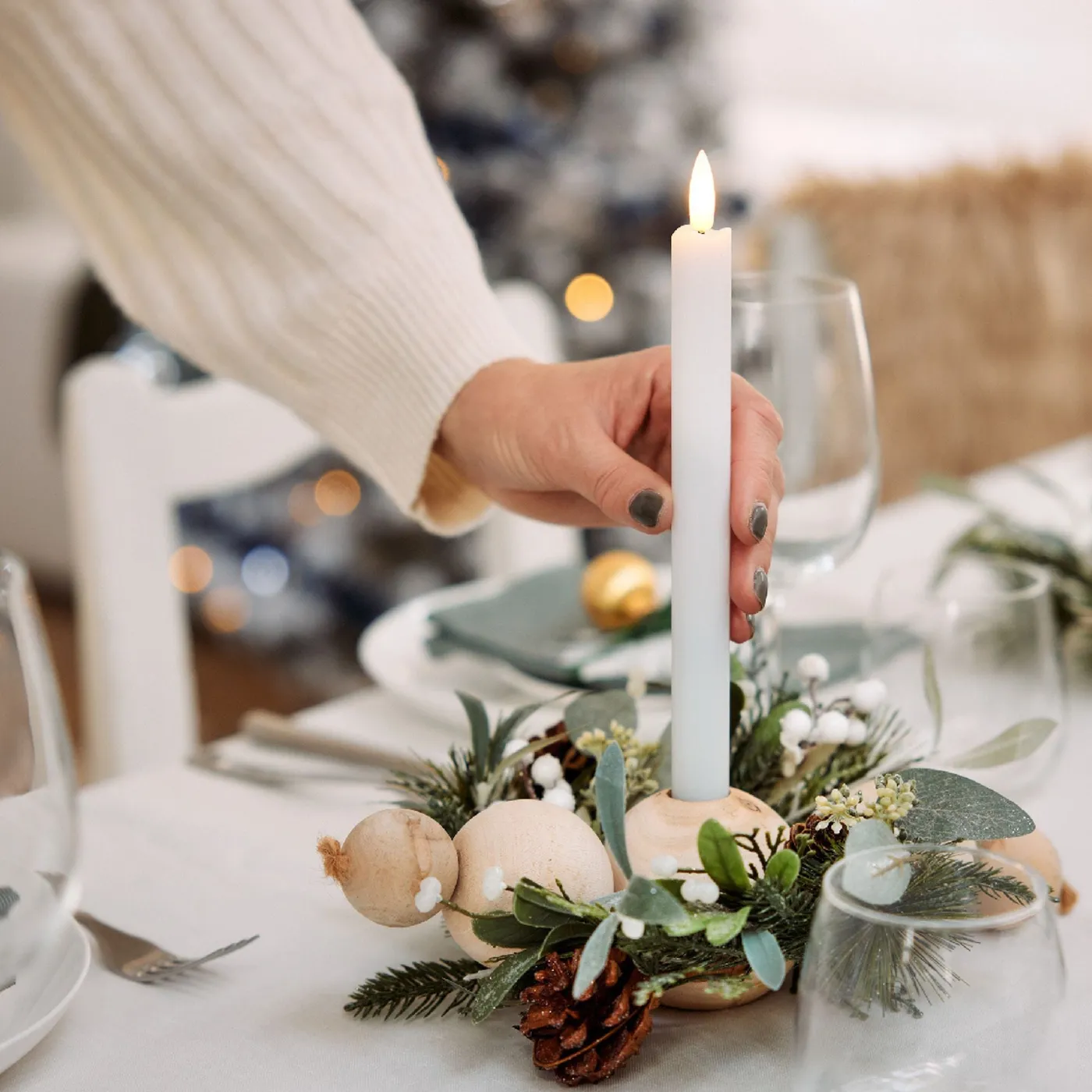 30cm Modern Christmas Table Centerpiece with Wooden Balls Pinecones an